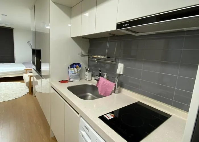 Gangnam Station 3 Minutes Comfortable Officetel #plastic Surgery #business Trip #convenient Transportation 아파트 *