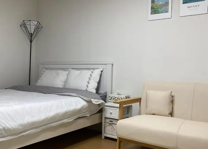 Gangnam Station 3 Minutes Comfortable Officetel #plastic Surgery #business Trip #convenient Transportation 아파트 *